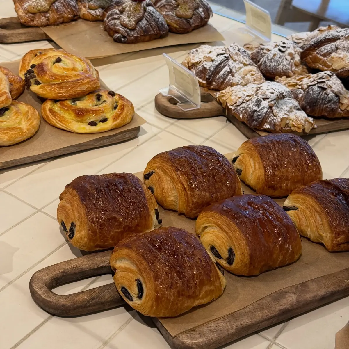 Pain au chocolat, ciepła kawa i chwila dla siebie Odpoczywamy, ale myślami już przy takich momentach 07.01.2026 wra