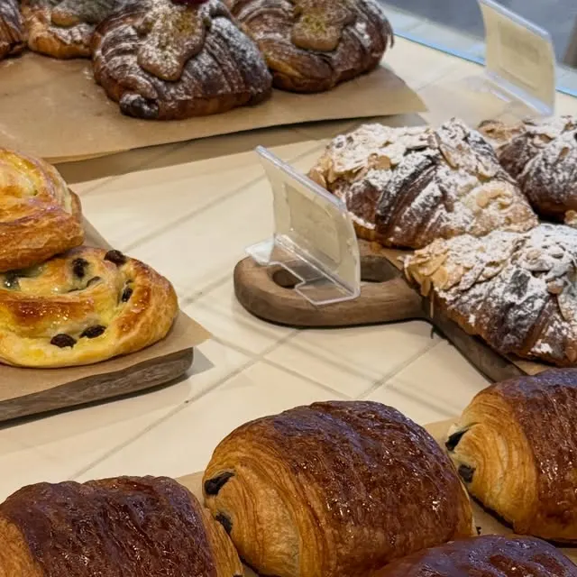 Pain au chocolat, ciepła kawa i chwila dla siebie  Odpoczywamy, ale myślami już przy takich momentach  07.01.2026 wracamy