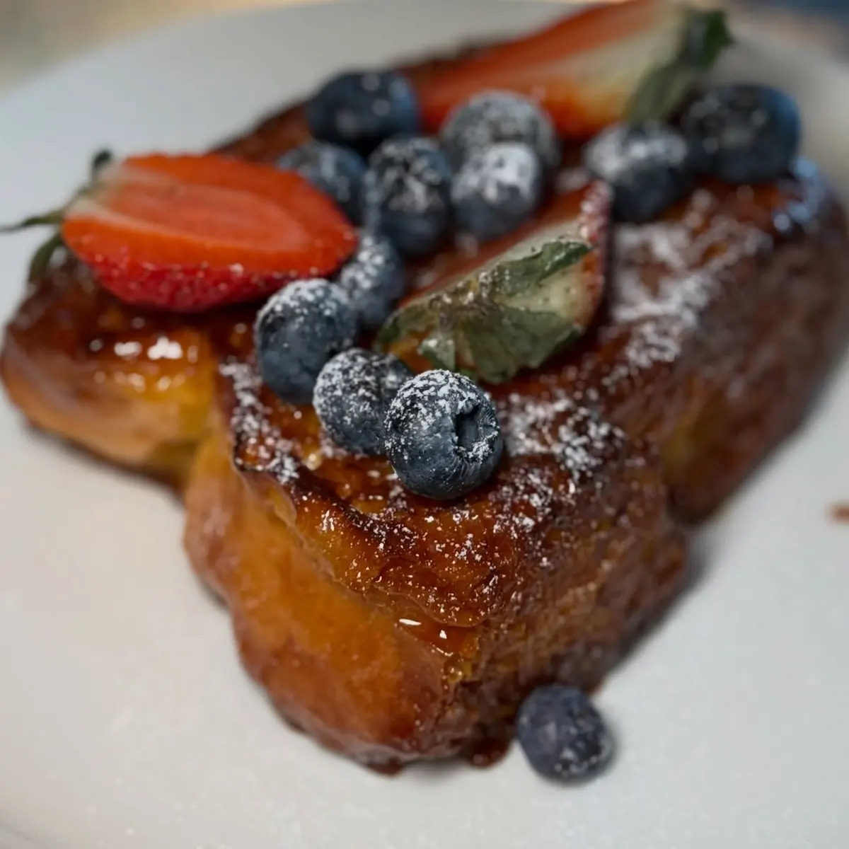 Pain Perdu | jogurt grecki | coulis owoce leśne | świeże owoce