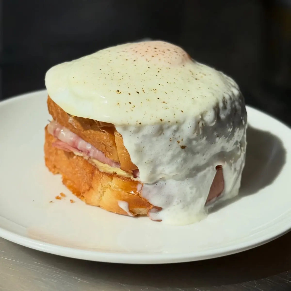 Croque Madame | Jambon de Paris | jajko sadzone | beszamel musztardowy