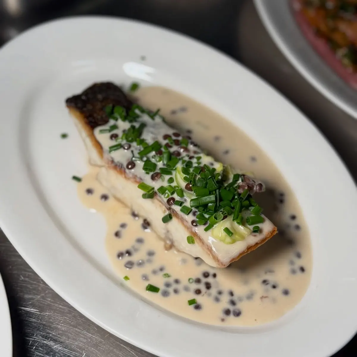 1. Gnocchi | pesto z czosnku niedźwiedziego | słonecznik | ser Cantal 2. Kulbin | sos beurre blanc | liście brukselki 3.